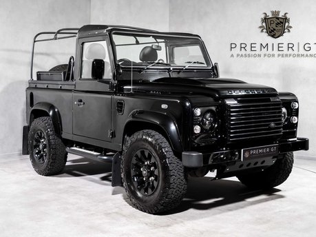 Land Rover Defender 90 TD SOFT TOP XS. MOMO WHEEL. HEATED SEATS. ALPINE STEREO. REAR BENCH SEATS. 
