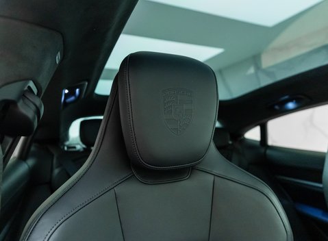 Porsche Taycan TURBO 13