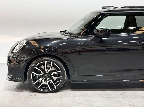 Mini Hatch 2.0S Sport Hatchback 3dr Petrol Steptronic Euro 6 (s/s) (204 ps) 21