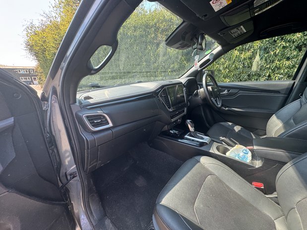 Isuzu D-Max V-Cross | Auto | 1.9 LT | Double Cab | Sensors | Camera | EURO 6 | NO VAT 12