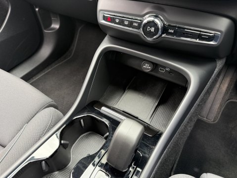Volvo XC40 Recharge Twin 82kWh Core SUV 5dr Electric Auto AWD (408 ps) 47