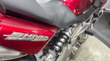 Aprilia Shiver GT 2011 ONLY 20K 1 OWNER NEW MOT VERY CLEAN SUPERMOTO 750CC 44