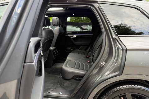 Volkswagen Touareg V6 BLACK EDITION TSI - DEMO +1 OWNER - FULL VW SERVICE HISTORY 32