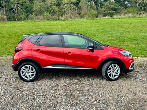 Renault Captur ICONIC TCE 2