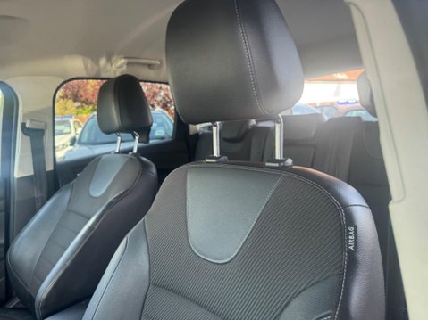 Ford Kuga 2.0 TDCi Titanium 2WD Euro 5 5dr 28
