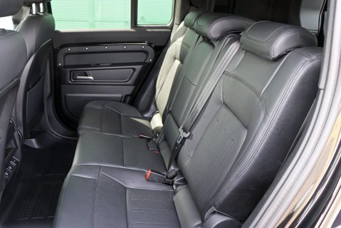 Defender 110 Commercial 3