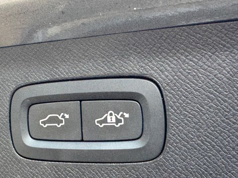 Volvo XC90 2.0 D5 Momentum Geartronic 4WD Euro 6 (s/s) 5dr 30