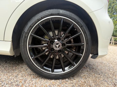 Mercedes-Benz A Class 2.1 A200d AMG Line (Premium Plus) 7G-DCT Euro 6 (s/s) 5dr 32