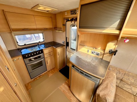 Coachman Amara 380/2 17