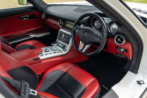 Mercedes-Benz SLS Coupe 10