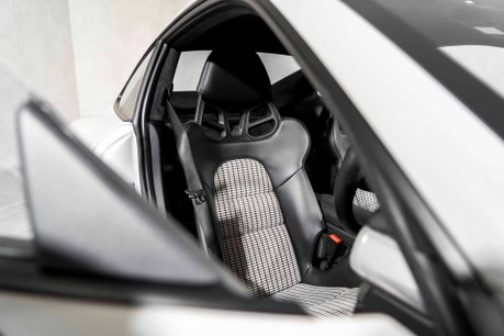 Porsche 911 GT3 TOURING. 1 OF 47 RHD CARS IN THE UK. 1 OF 4 IN CRAYON. HOUNDSTOOTH INTERIOR 22