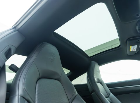 Porsche 911 Carrera 4 (992) 13