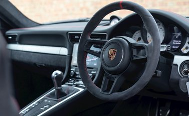 Porsche 911 (991.2) GT3 11