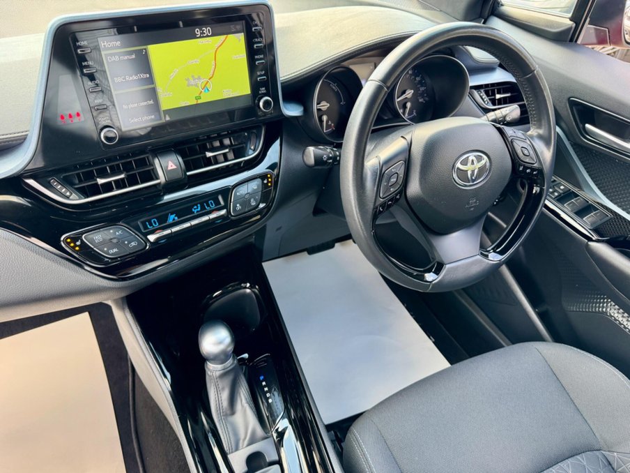2020 Toyota C-HR — image 12