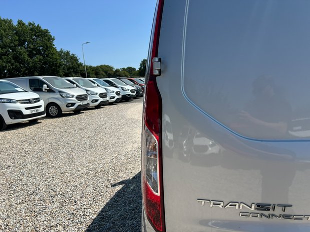 Ford Transit Connect AUTO SWB L1H1 Low Roof Limited Air Con Alloys Sensors EURO 6 NO VAT 24