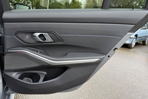 BMW 3 Series 330E M SPORT -VAT Q -DRIVING ASSISTANT PRO -PAN ROOF -H/K -M PRO PACK 33