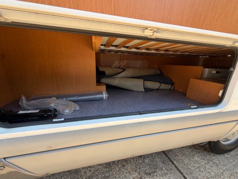 Laika Evovip R718 FIXED BED 4 BERTH LOW PROFILE COACH BUILT MOTORHOME 33