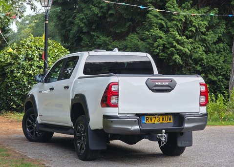 Toyota Hilux 2.8 HI-Luxury Invincible X D-4D 4WD Double Cab Auto 4WD 5dr 43