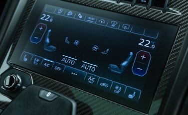 Lamborghini Urus PERFORMANTE 25