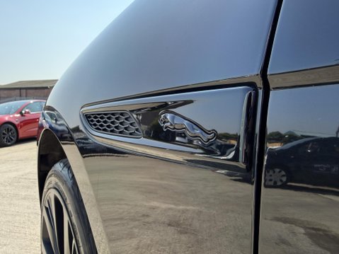 Jaguar F-Pace 2.0 D200 MHEV R-Dynamic HSE SUV 5dr Diesel Auto AWD Euro 6 (s/s) (204 ps) 50