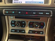 Jaguar XF 3.0d S V6 Premium Luxury Saloon 4dr Diesel Auto Euro 5 (s/s) (275 ps) 38