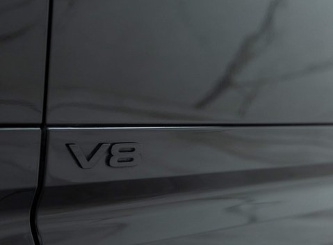 Land Rover Defender 90 V8 Bond Edition 27