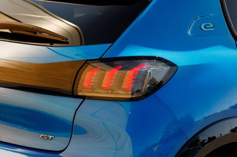 Peugeot 208 GT PREMIUM 10