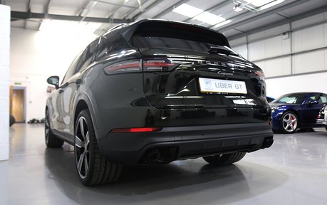 Porsche Cayenne V6 Platinum Edition - PTS Colour and Incredible Specification 3