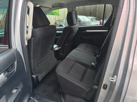 Toyota Hilux INVINCIBLE 4WD D-4D DCB AUTO 16