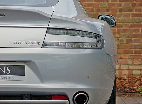 Aston Martin Rapide S 12