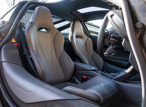 McLaren 720S Luxury 14