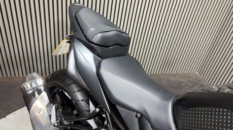 Suzuki GSR750 2013 ONLY 9K STUNNING EXAMPLE LONG MOT NAKED 750CC 18