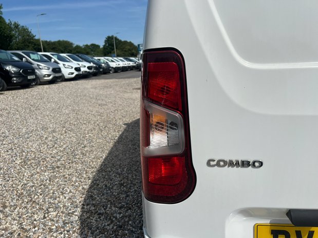 Vauxhall Combo LWB L2H1 2300 Sportive Air Con Sensors EURO 6 26