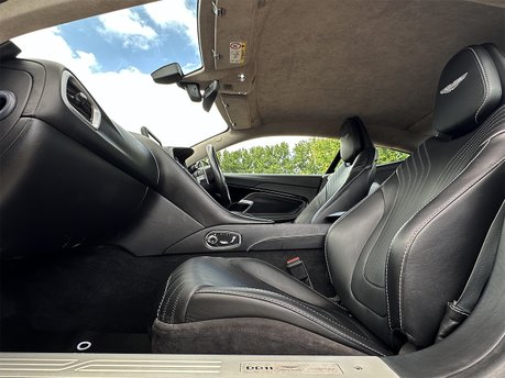 Aston Martin DB11 V12 44