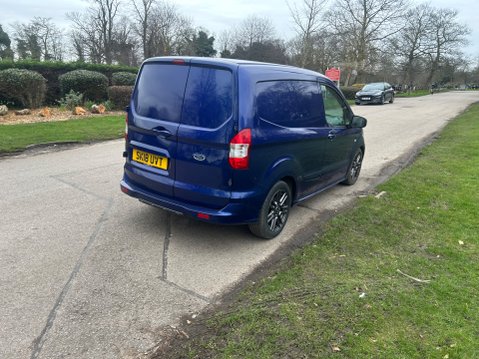 Ford Transit Courier SPORT TDCI 8
