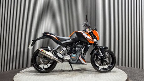 KTM Duke 2016 INCREDIBLY CLEAN LONG MOT ONLY 1K AKRAPOVIC 1