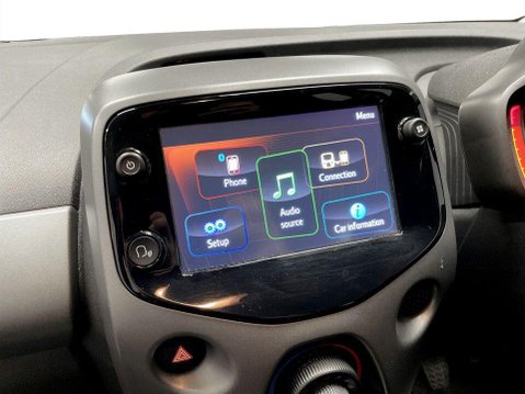 Toyota Aygo 1.0 VVT-i x-play Hatchback 5dr Petrol Manual Euro 6 (s/s) (71 ps) Bluetooth 16
