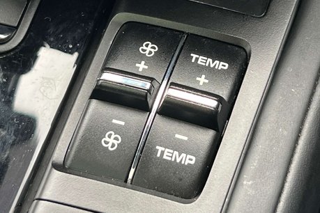 Porsche Cayenne 3.0 TD V6 SUV 5dr Diesel TiptronicS 4WD Euro 6 (s/s) (262 ps) 42
