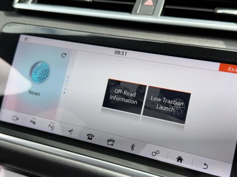 Land Rover Range Rover Velar 2.0 D240 R-Dynamic HSE Auto 4WD Euro 6 (s/s) 5dr 28