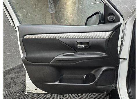 Mitsubishi Outlander 2.2 DI-D 3 SUV 5dr Diesel Manual 4WD Euro 6 (s/s) (147 ps) 46