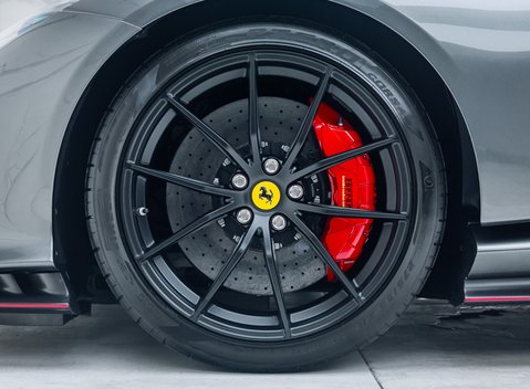 Ferrari 812 Competizione 10