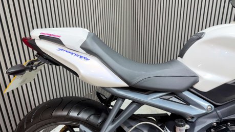 Triumph Street Triple 2013 ONLY 13K STUNNING EXAMPLE NEW MOT WARRANTY 28