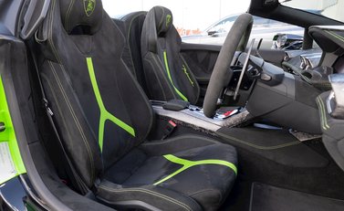 Lamborghini Huracan Spyder LP640-4 Performante 14
