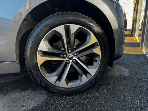 Jaguar F-Pace R-DYNAMIC HSE BLACK 38