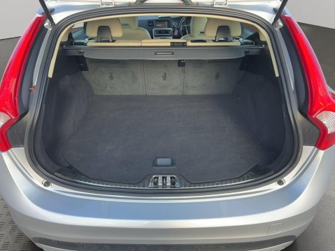 Volvo V60 2.0 D4 Lux Nav Auto Euro 6 (s/s) 5dr 9