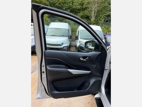 Nissan Navara 2.3 dCi Tekna Pickup Double Cab 4dr Diesel Auto 4WD Euro 6 (190 ps) 35