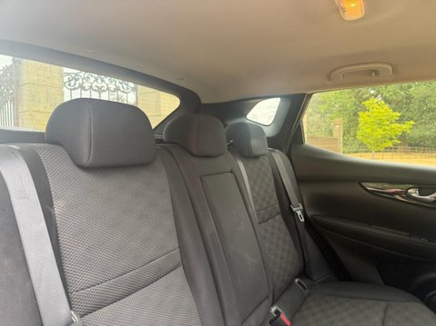 Nissan Qashqai 1.2 DIG-T N-Connecta SUV 5dr Petrol XTRON Euro 6 (s/s) (115 ps) FSH & 2X OR 17