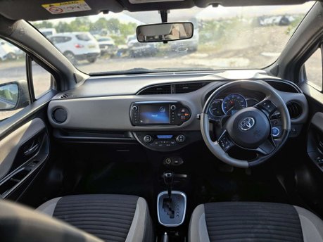 Toyota Yaris 1.5 VVT-h Design Hatchback 5dr Petrol Hybrid E-CVT Euro 6 (101 ps) 15