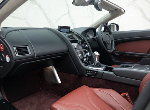 Aston Martin V12 Vantage ROADSTER 21