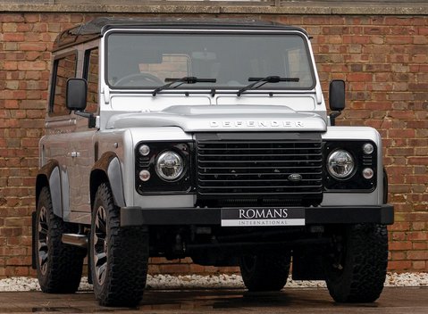 Land Rover Defender 90 Works V8 70th Edition 1